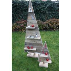 Houten kerstdecoraties en bomen