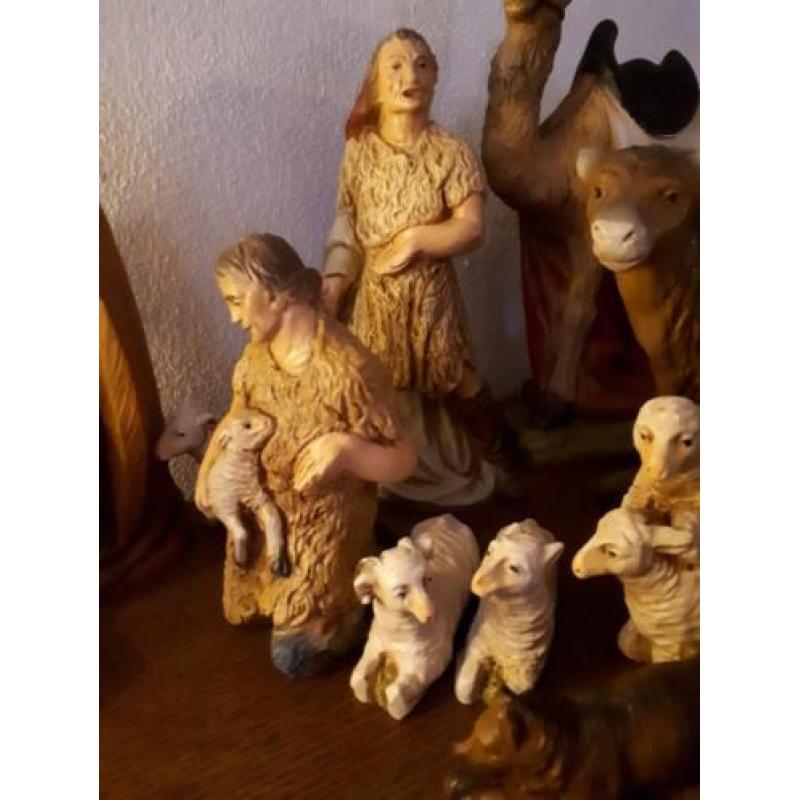 Kerststalbeelden polyserin 18 delen.