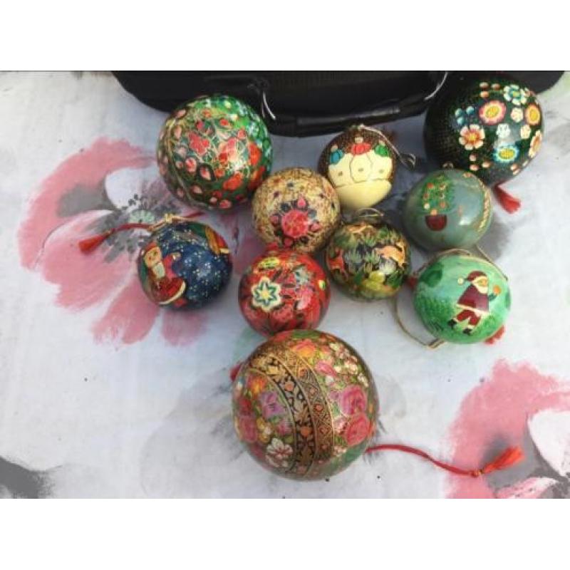 43 exclusieve handgeschilderde kerstballen rond 10 en 6 cm