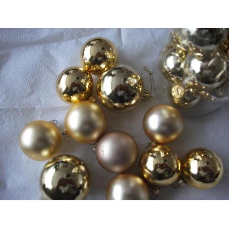 11 goud kleurige ballen doosje met 15 ballen