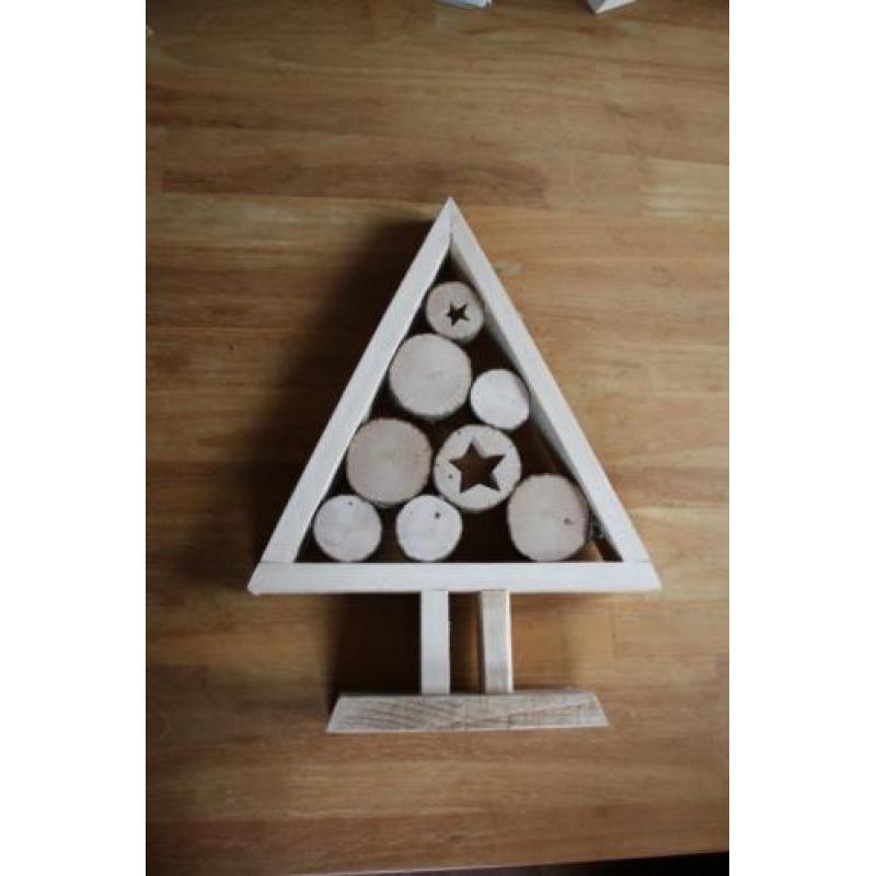 Houten kerstdecoraties en bomen