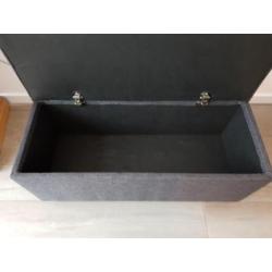 Mooi voetbank met deksel nieuw antichrist kleur