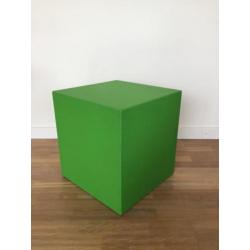 Felgroene design kunststof kubus poef Quinze Milano
