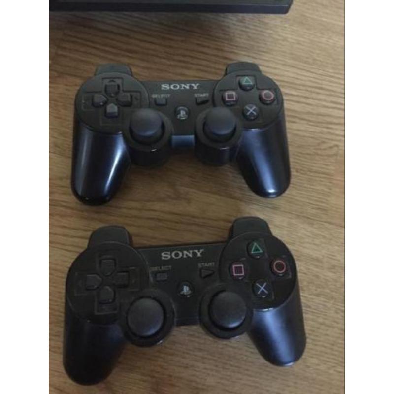 PlayStation 3 met 2 controllers en 33 games!