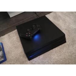 PlayStation 4 pro 1 TB 2 games 1 console