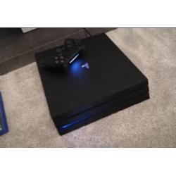 PlayStation 4 pro 1 TB 2 games 1 console