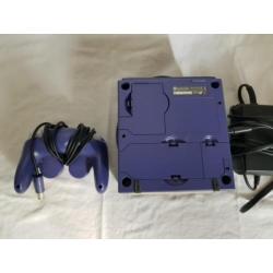 Paarse Nintendo Gamecube set met controller en voeding