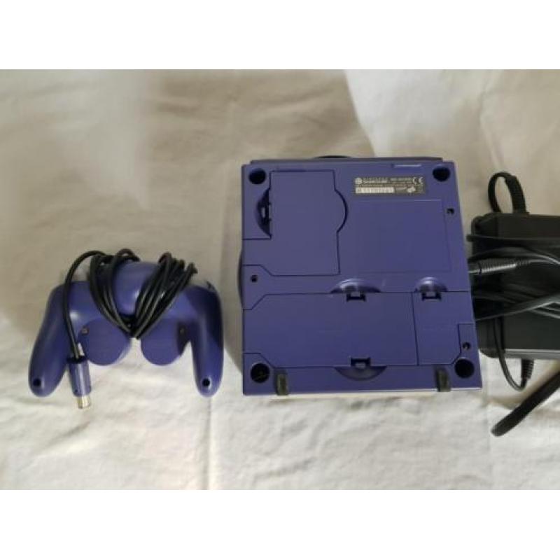 Paarse Nintendo Gamecube set met controller en voeding