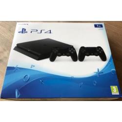 Playstation 4 Slim 1 TB, 2 controllers en Plants vs Zombies