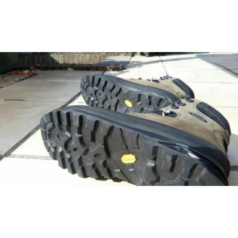 Nieuwe (nagenoeg ) Lowa wandelschoenen (heren, maat 46)