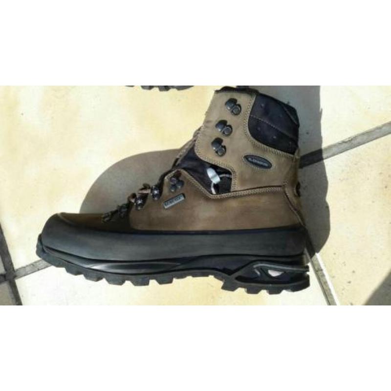 Nieuwe (nagenoeg ) Lowa wandelschoenen (heren, maat 46)
